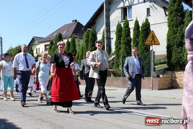 Zdjęcie w galerii na portalu naszraciborz.pl: Dożynki 2016. W Krzyżanowicach po żniwnioku baby do kurortów rozwiozą  wiadomości z regionu