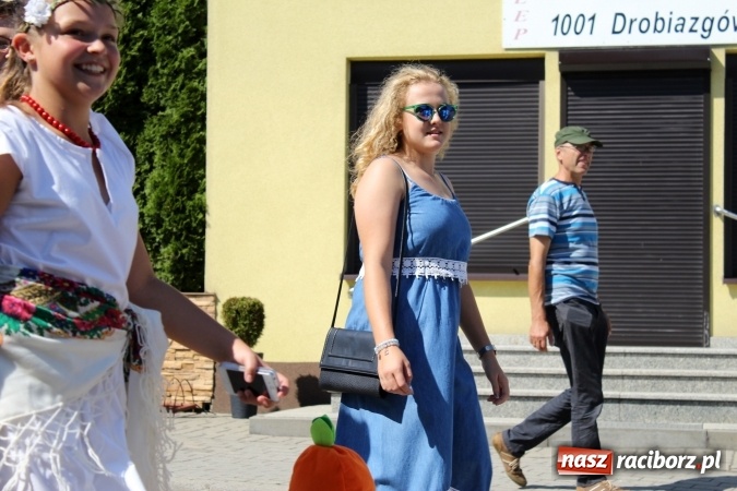 Zdjęcie w galerii na portalu naszraciborz.pl: Dożynki 2016. W Krzyżanowicach po żniwnioku baby do kurortów rozwiozą  wiadomości z regionu