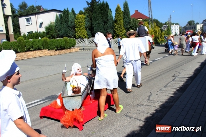 Zdjęcie w galerii na portalu naszraciborz.pl: Dożynki 2016. W Krzyżanowicach po żniwnioku baby do kurortów rozwiozą  wiadomości z regionu