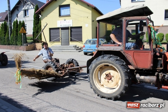 Zdjęcie w galerii na portalu naszraciborz.pl: Dożynki 2016. W Krzyżanowicach po żniwnioku baby do kurortów rozwiozą  wiadomości z regionu