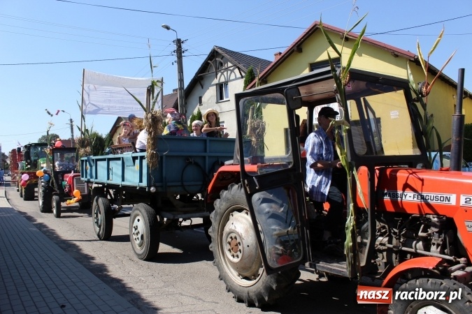 Zdjęcie w galerii na portalu naszraciborz.pl: Dożynki 2016. W Krzyżanowicach po żniwnioku baby do kurortów rozwiozą  wiadomości z regionu
