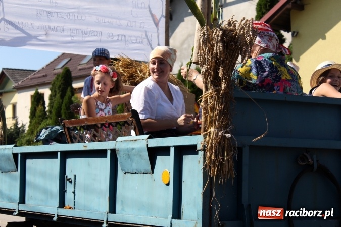 Zdjęcie w galerii na portalu naszraciborz.pl: Dożynki 2016. W Krzyżanowicach po żniwnioku baby do kurortów rozwiozą  wiadomości z regionu
