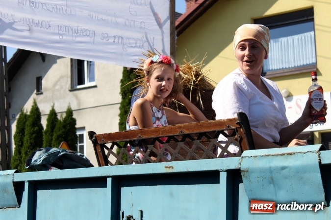 Zdjęcie w galerii na portalu naszraciborz.pl: Dożynki 2016. W Krzyżanowicach po żniwnioku baby do kurortów rozwiozą  wiadomości z regionu