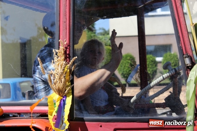 Zdjęcie w galerii na portalu naszraciborz.pl: Dożynki 2016. W Krzyżanowicach po żniwnioku baby do kurortów rozwiozą  wiadomości z regionu
