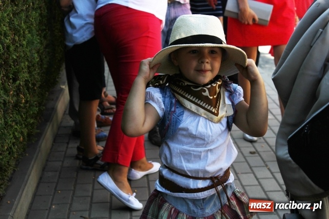 Zdjęcie w galerii na portalu naszraciborz.pl: Dożynki 2016. W Krzyżanowicach po żniwnioku baby do kurortów rozwiozą  wiadomości z regionu