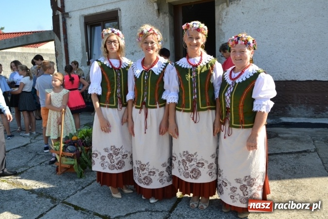 Zdjęcie w galerii na portalu naszraciborz.pl: Dożynki 2016. W Krzyżanowicach po żniwnioku baby do kurortów rozwiozą  wiadomości z regionu