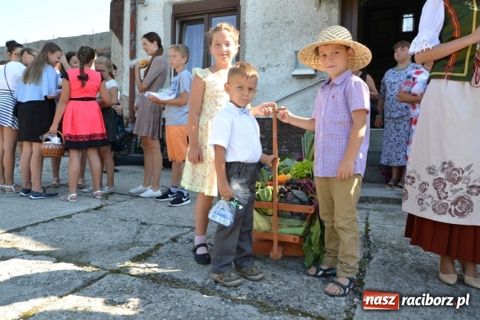 Zdjęcie w galerii na portalu naszraciborz.pl: Dożynki 2016. W Krzyżanowicach po żniwnioku baby do kurortów rozwiozą  wiadomości z regionu