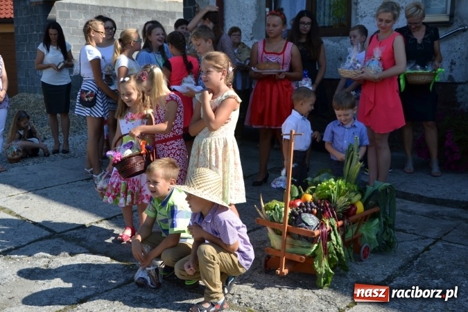 Zdjęcie w galerii na portalu naszraciborz.pl: Dożynki 2016. W Krzyżanowicach po żniwnioku baby do kurortów rozwiozą  wiadomości z regionu