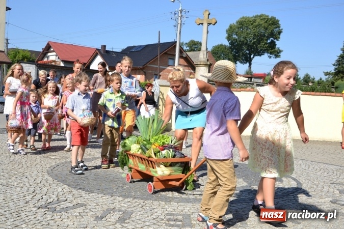 Zdjęcie w galerii na portalu naszraciborz.pl: Dożynki 2016. W Krzyżanowicach po żniwnioku baby do kurortów rozwiozą  wiadomości z regionu