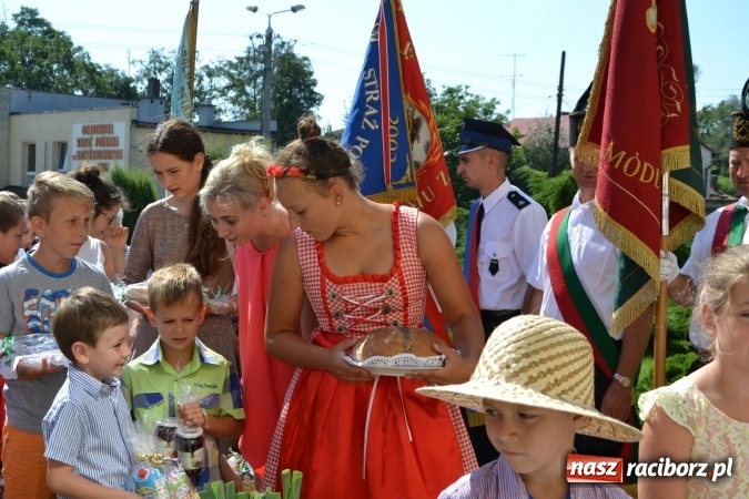 Zdjęcie w galerii na portalu naszraciborz.pl: Dożynki 2016. W Krzyżanowicach po żniwnioku baby do kurortów rozwiozą  wiadomości z regionu
