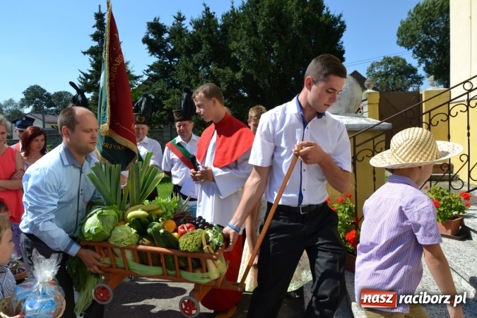 Zdjęcie w galerii na portalu naszraciborz.pl: Dożynki 2016. W Krzyżanowicach po żniwnioku baby do kurortów rozwiozą  wiadomości z regionu