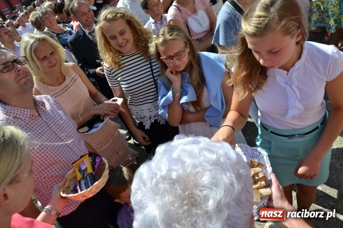 Zdjęcie w galerii na portalu naszraciborz.pl: Dożynki 2016. W Krzyżanowicach po żniwnioku baby do kurortów rozwiozą  wiadomości z regionu