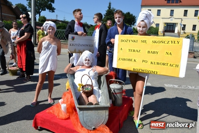 Zdjęcie w galerii na portalu naszraciborz.pl: Dożynki 2016. W Krzyżanowicach po żniwnioku baby do kurortów rozwiozą  wiadomości z regionu