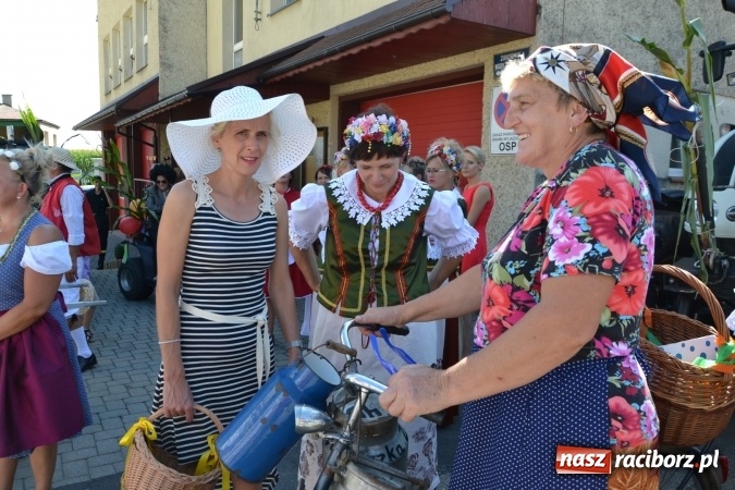 Zdjęcie w galerii na portalu naszraciborz.pl: Dożynki 2016. W Krzyżanowicach po żniwnioku baby do kurortów rozwiozą  wiadomości z regionu