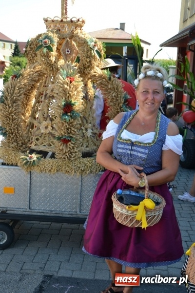 Zdjęcie w galerii na portalu naszraciborz.pl: Dożynki 2016. W Krzyżanowicach po żniwnioku baby do kurortów rozwiozą  wiadomości z regionu