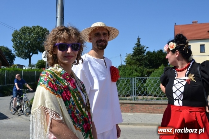 Zdjęcie w galerii na portalu naszraciborz.pl: Dożynki 2016. W Krzyżanowicach po żniwnioku baby do kurortów rozwiozą  wiadomości z regionu