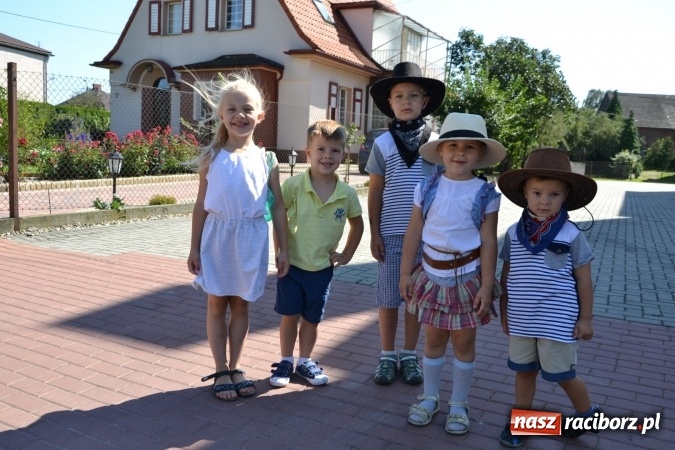 Zdjęcie w galerii na portalu naszraciborz.pl: Dożynki 2016. W Krzyżanowicach po żniwnioku baby do kurortów rozwiozą  wiadomości z regionu