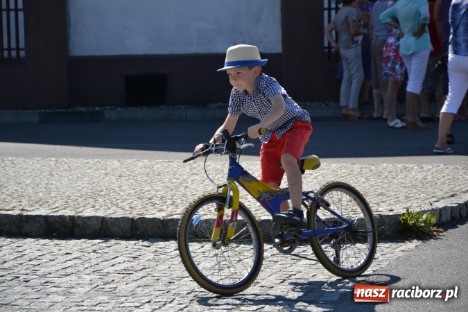 Zdjęcie w galerii na portalu naszraciborz.pl: Dożynki 2016. W Krzyżanowicach po żniwnioku baby do kurortów rozwiozą  wiadomości z regionu