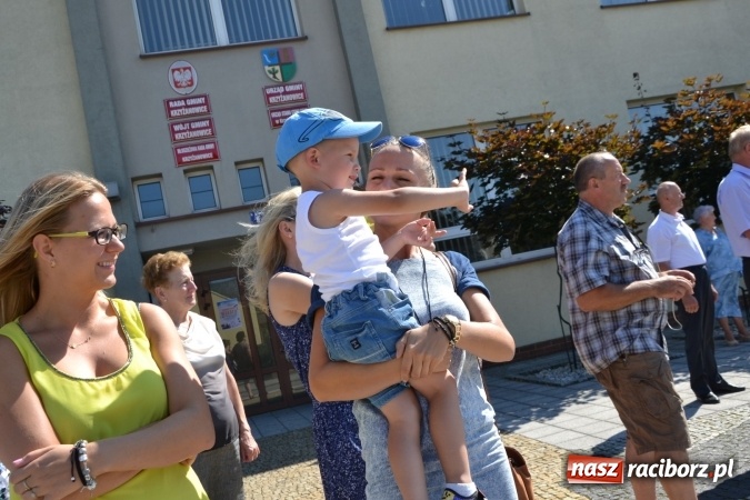 Zdjęcie w galerii na portalu naszraciborz.pl: Dożynki 2016. W Krzyżanowicach po żniwnioku baby do kurortów rozwiozą  wiadomości z regionu