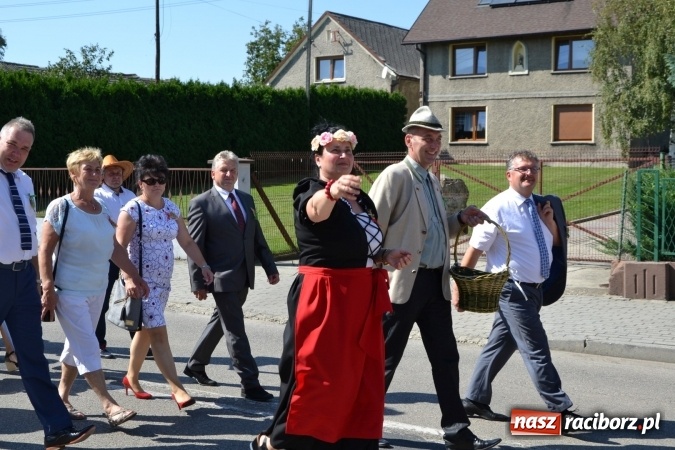 Zdjęcie w galerii na portalu naszraciborz.pl: Dożynki 2016. W Krzyżanowicach po żniwnioku baby do kurortów rozwiozą  wiadomości z regionu
