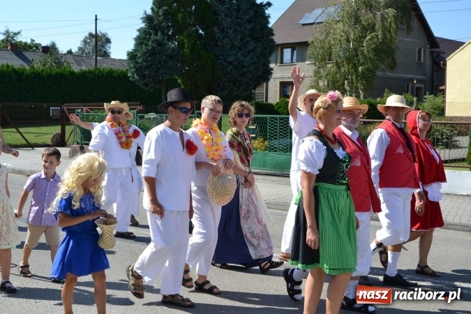 Zdjęcie w galerii na portalu naszraciborz.pl: Dożynki 2016. W Krzyżanowicach po żniwnioku baby do kurortów rozwiozą  wiadomości z regionu