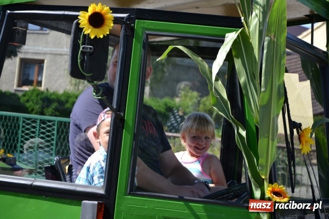 Zdjęcie w galerii na portalu naszraciborz.pl: Dożynki 2016. W Krzyżanowicach po żniwnioku baby do kurortów rozwiozą  wiadomości z regionu