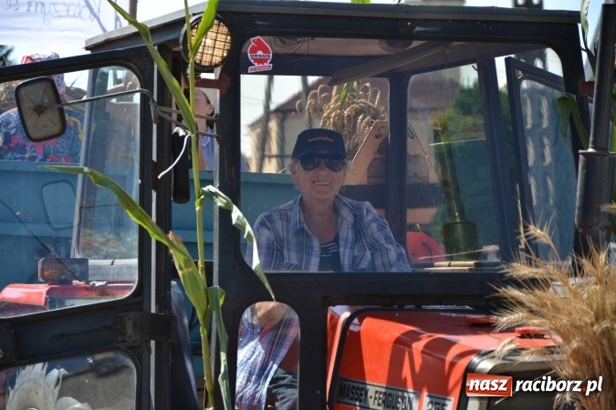 Zdjęcie w galerii na portalu naszraciborz.pl: Dożynki 2016. W Krzyżanowicach po żniwnioku baby do kurortów rozwiozą  wiadomości z regionu