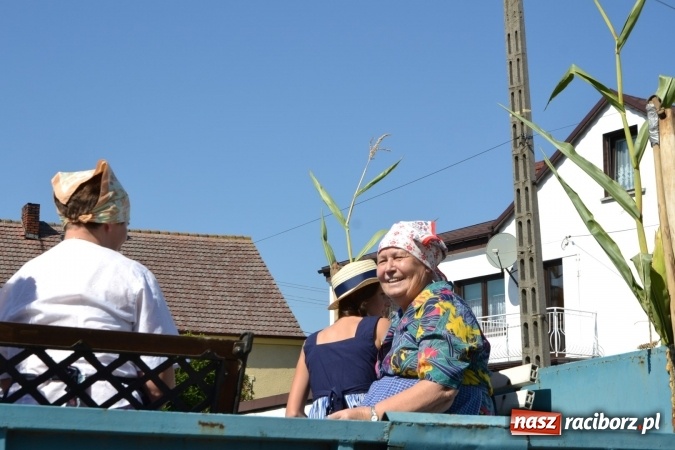 Zdjęcie w galerii na portalu naszraciborz.pl: Dożynki 2016. W Krzyżanowicach po żniwnioku baby do kurortów rozwiozą  wiadomości z regionu