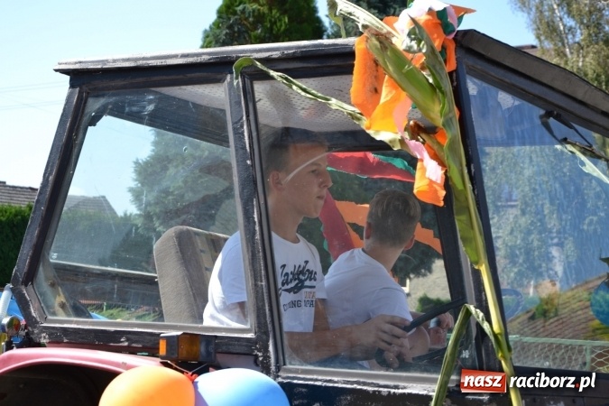 Zdjęcie w galerii na portalu naszraciborz.pl: Dożynki 2016. W Krzyżanowicach po żniwnioku baby do kurortów rozwiozą  wiadomości z regionu