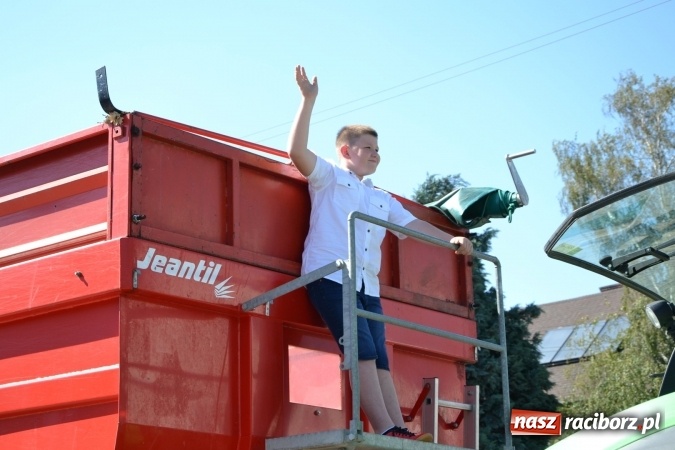 Zdjęcie w galerii na portalu naszraciborz.pl: Dożynki 2016. W Krzyżanowicach po żniwnioku baby do kurortów rozwiozą  wiadomości z regionu