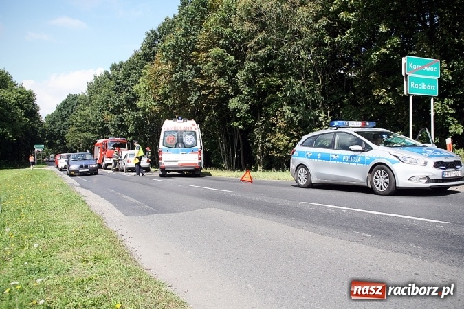 Zdjęcie w galerii na portalu naszraciborz.pl: Zderzenie dwóch audi na drodze Kornowac - Racibórz wiadomości z regionu