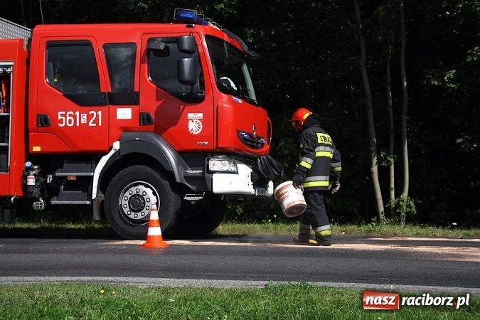 Zdjęcie w galerii na portalu naszraciborz.pl: Zderzenie dwóch audi na drodze Kornowac - Racibórz wiadomości z regionu