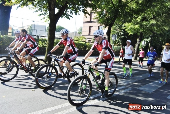 Zdjęcie w galerii na portalu naszraciborz.pl: 16 tys. zł dla Wiktorii i Jurka w II Rafako P&oacute;łmaratonie Racib&oacute;rz! wiadomości z regionu