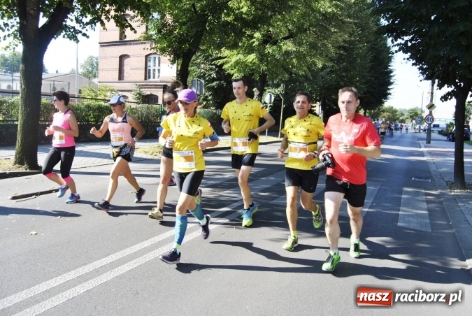 Zdjęcie w galerii na portalu naszraciborz.pl: 16 tys. zł dla Wiktorii i Jurka w II Rafako P&oacute;łmaratonie Racib&oacute;rz! wiadomości z regionu