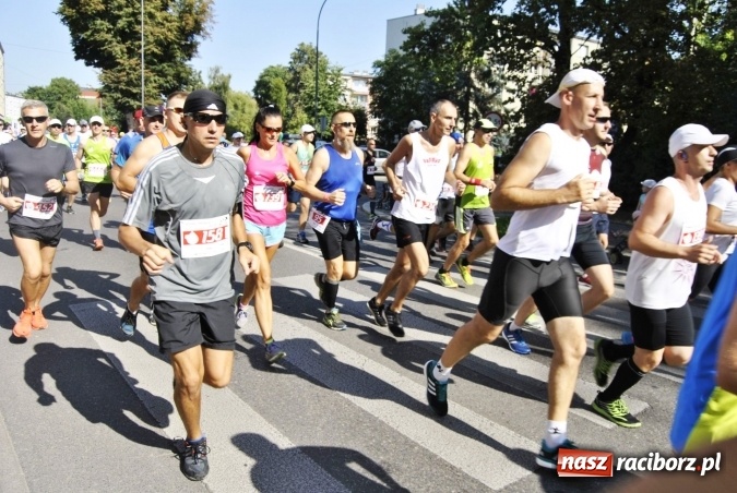 Zdjęcie w galerii na portalu naszraciborz.pl: 16 tys. zł dla Wiktorii i Jurka w II Rafako P&oacute;łmaratonie Racib&oacute;rz! wiadomości z regionu