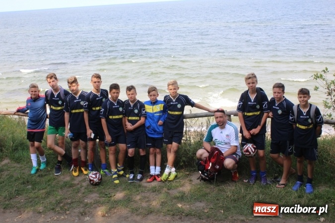 Zdjęcie w galerii na portalu naszraciborz.pl: Grupy młodzieżowe LKS Tworków na obozie piłkarskim w Rewalu wiadomości z regionu