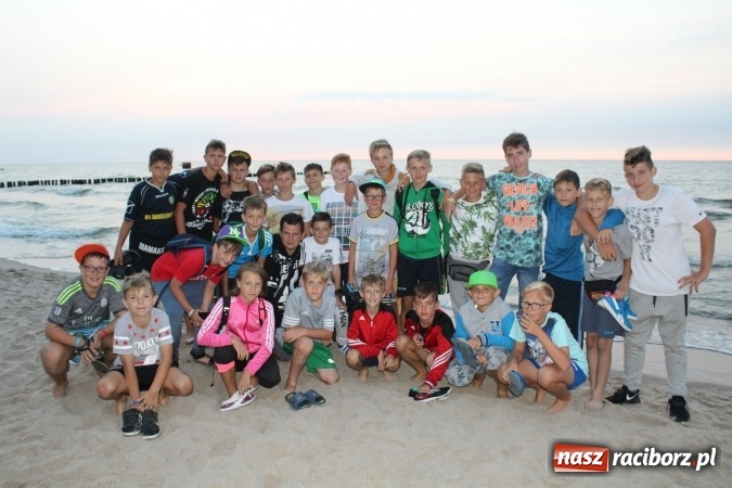 Zdjęcie w galerii na portalu naszraciborz.pl: Grupy młodzieżowe LKS Tworków na obozie piłkarskim w Rewalu wiadomości z regionu