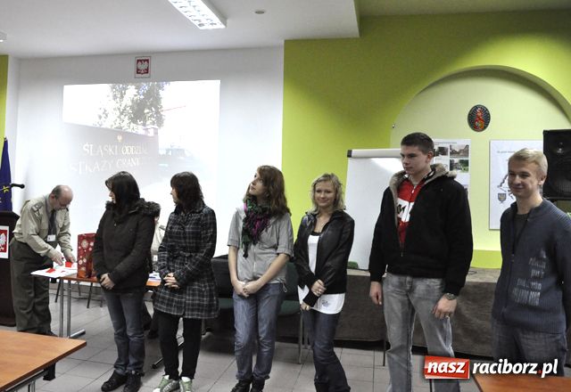 Zdjęcie w galerii na portalu naszraciborz.pl: Lekcja prawa na strzelnicy wiadomości z regionu