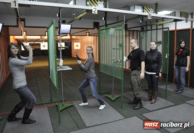 Zdjęcie w galerii na portalu naszraciborz.pl: Lekcja prawa na strzelnicy wiadomości z regionu