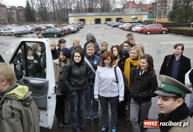 Zdjęcie w galerii na portalu naszraciborz.pl: Lekcja prawa na strzelnicy wiadomości z regionu
