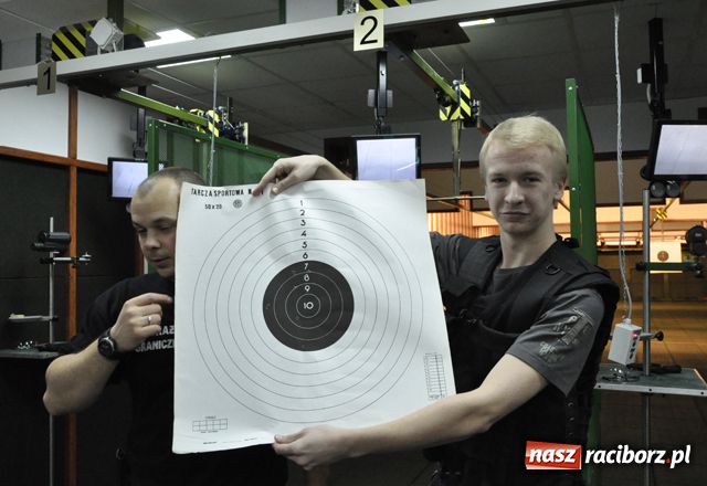 Zdjęcie w galerii na portalu naszraciborz.pl: Lekcja prawa na strzelnicy wiadomości z regionu