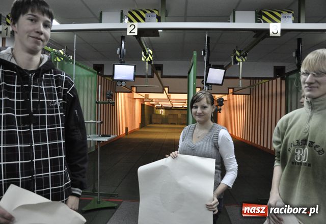 Zdjęcie w galerii na portalu naszraciborz.pl: Lekcja prawa na strzelnicy wiadomości z regionu