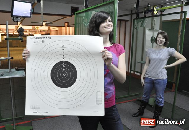 Zdjęcie w galerii na portalu naszraciborz.pl: Lekcja prawa na strzelnicy wiadomości z regionu