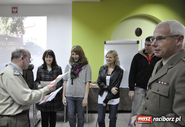 Zdjęcie w galerii na portalu naszraciborz.pl: Lekcja prawa na strzelnicy wiadomości z regionu