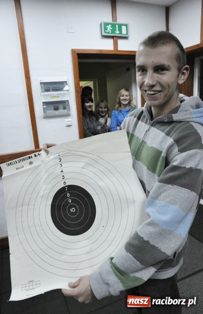 Zdjęcie w galerii na portalu naszraciborz.pl: Lekcja prawa na strzelnicy wiadomości z regionu