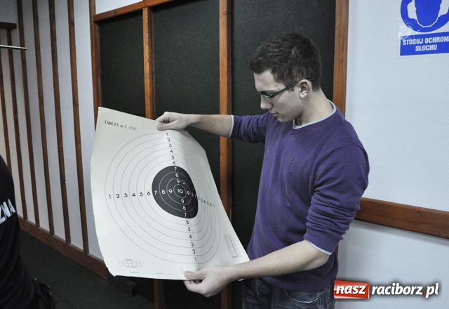Zdjęcie w galerii na portalu naszraciborz.pl: Lekcja prawa na strzelnicy wiadomości z regionu