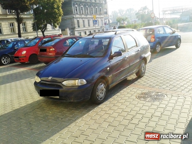 Zdjęcie w galerii na portalu naszraciborz.pl: Mistrz parkowania zawitał na Batorego wiadomości z regionu