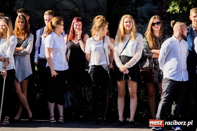 Zdjęcie w galerii na portalu naszraciborz.pl: Pierwszy dzwonek w Mickiewiczu wiadomości z regionu