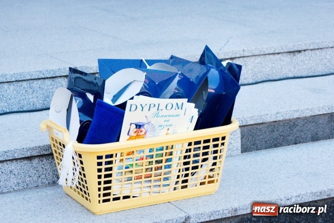 Zdjęcie w galerii na portalu naszraciborz.pl: Wakacje już minęły, nauki przyszedł czas! Rozpoczęcie roku szkolnego w SP 15 wiadomości z regionu