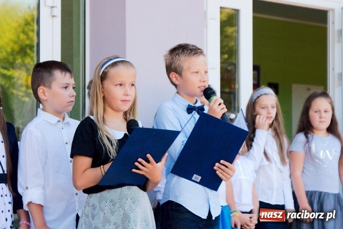 Zdjęcie w galerii na portalu naszraciborz.pl: Wakacje już minęły, nauki przyszedł czas! Rozpoczęcie roku szkolnego w SP 15 wiadomości z regionu